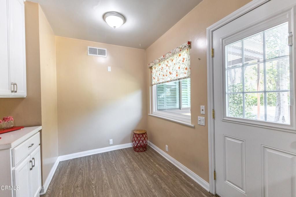 Image 13 of property listing at 2391 El Molino Avenue, Altadena, CA 91001