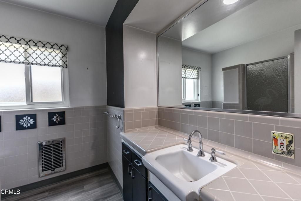Image 16 of property listing at 2391 El Molino Avenue, Altadena, CA 91001