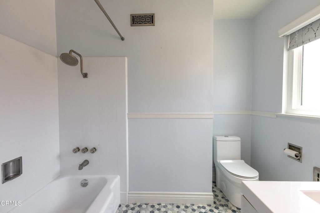 Image 19 of property listing at 2391 El Molino Avenue, Altadena, CA 91001