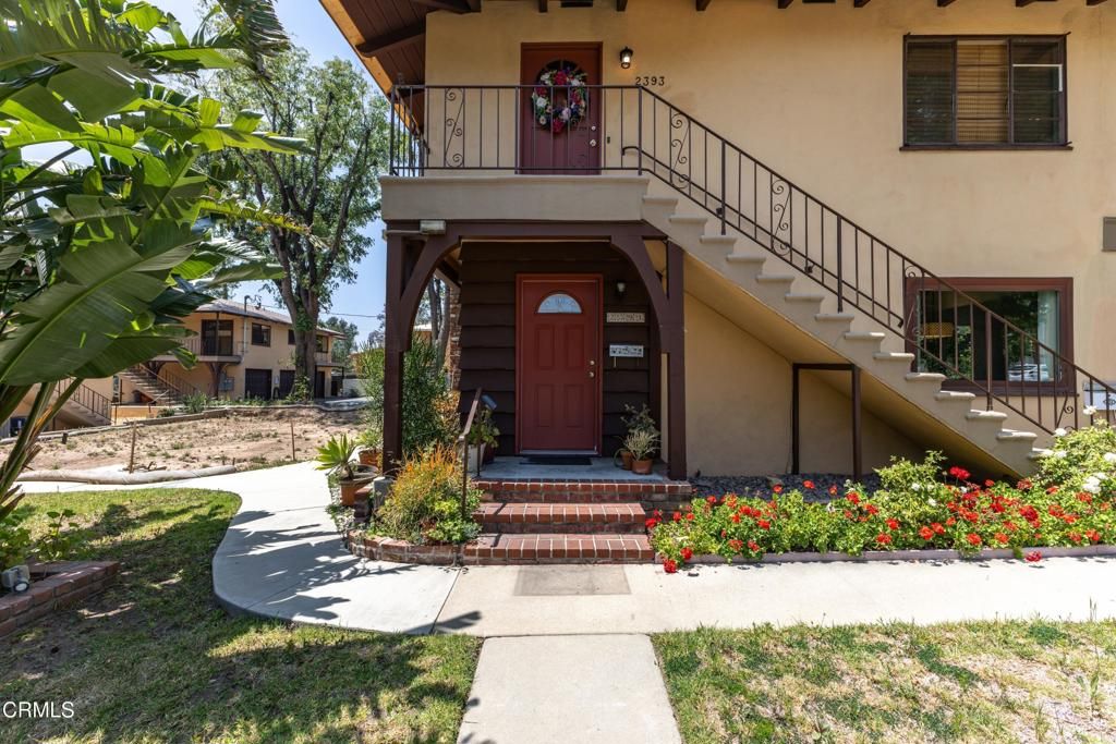 Image 2 of property listing at 2391 El Molino Avenue, Altadena, CA 91001