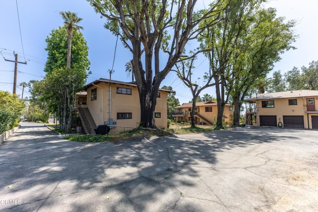Image 23 of property listing at 2391 El Molino Avenue, Altadena, CA 91001