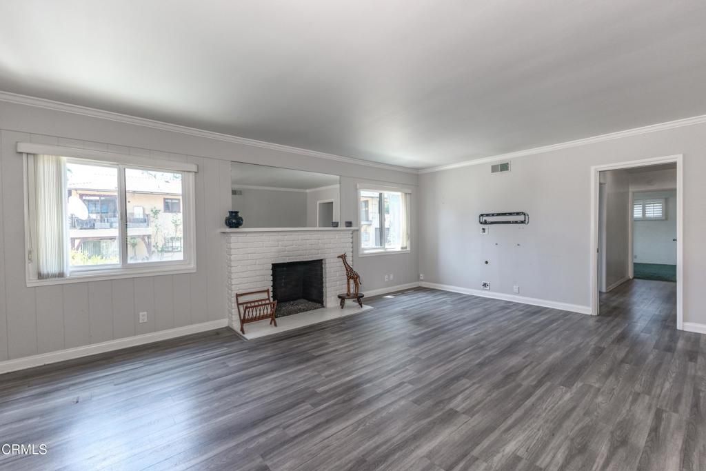 Image 5 of property listing at 2391 El Molino Avenue, Altadena, CA 91001