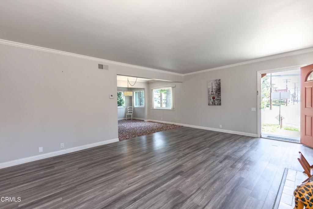 Image 7 of property listing at 2391 El Molino Avenue, Altadena, CA 91001
