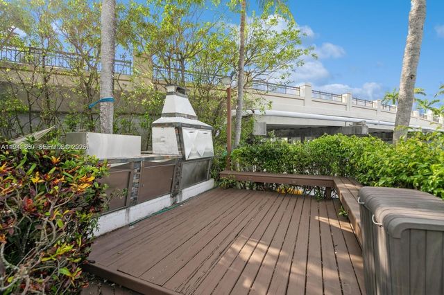 999 N Harbor Vw N, Hollywood, FL 33019