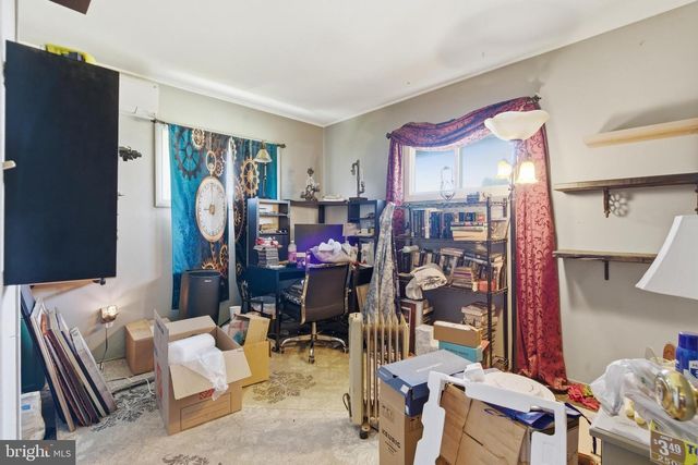 8 INLET RD, Levittown, PA 19057