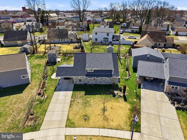 8 INLET RD, Levittown, PA 19057