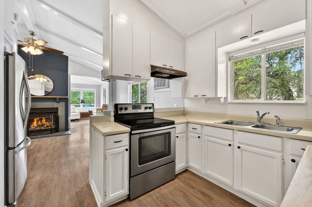 1016 Windy Shores LOOP, Spicewood, TX 78669