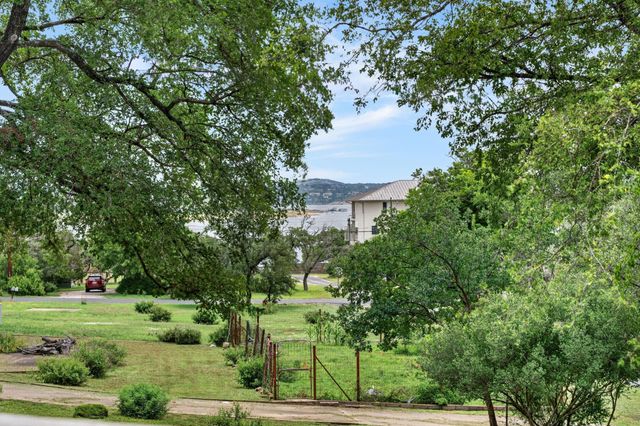 1016 Windy Shores LOOP, Spicewood, TX 78669