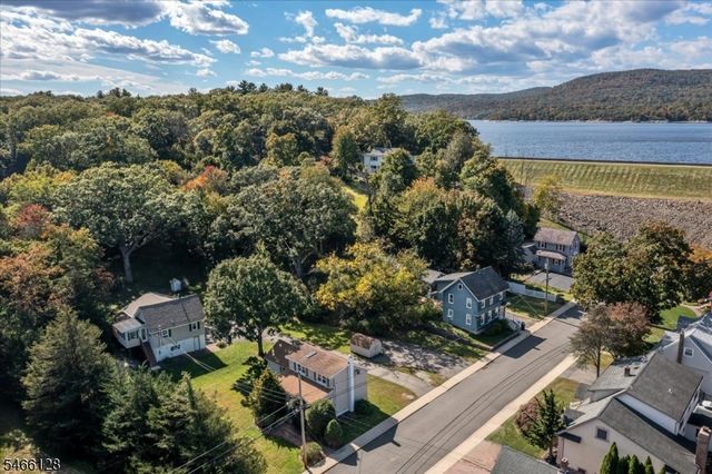 47 Furnace Ave, Wanaque Boro, NJ 07465