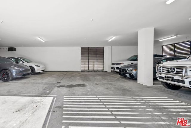 1236 N Spaulding Avenue 3, West Hollywood, CA 90046