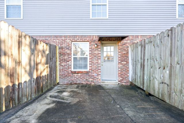 2303 Raleigh Ct Apt 5, Clarksville, TN 37043