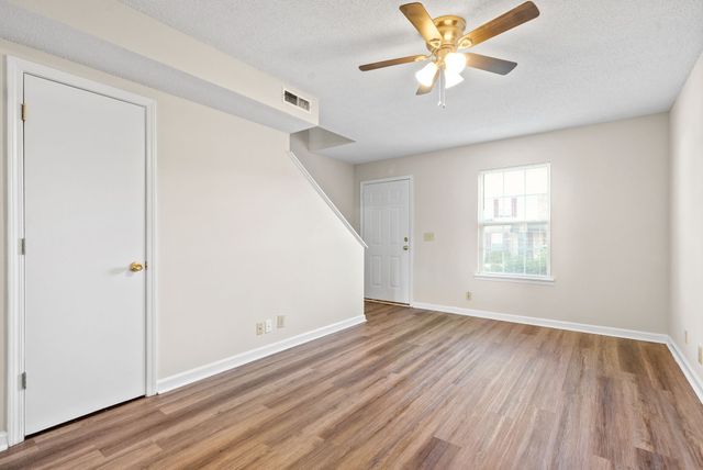 2303 Raleigh Ct Apt 5, Clarksville, TN 37043