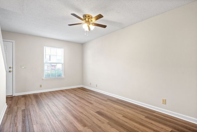 2303 Raleigh Ct Apt 5, Clarksville, TN 37043