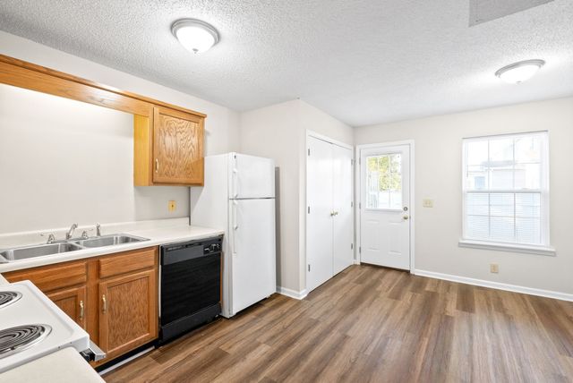 2303 Raleigh Ct Apt 5, Clarksville, TN 37043