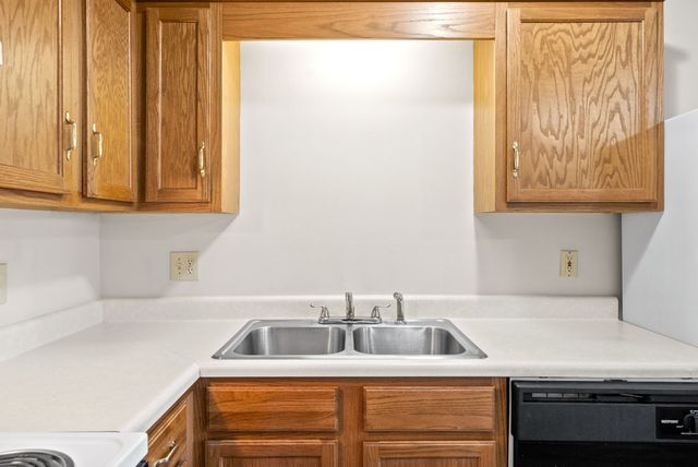 2303 Raleigh Ct Apt 5, Clarksville, TN 37043
