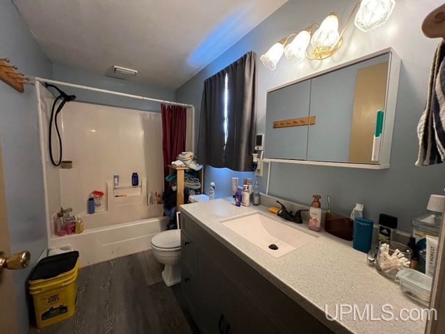 E5372 M94 Highway, Munising, MI 49862