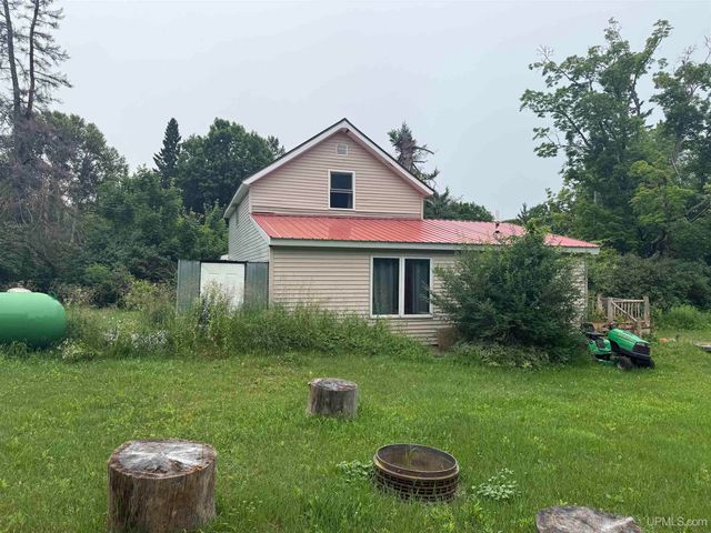 E5372 M94 Highway, Munising, MI 49862