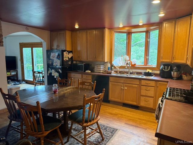 E5372 M94 Highway, Munising, MI 49862