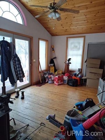 E5372 M94 Highway, Munising, MI 49862