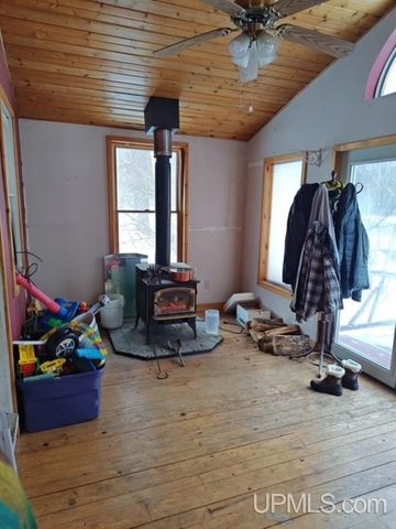 E5372 M94 Highway, Munising, MI 49862