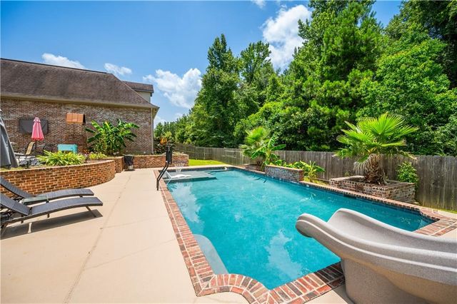 500 RICHFIELD Place, Pineville, LA 71360