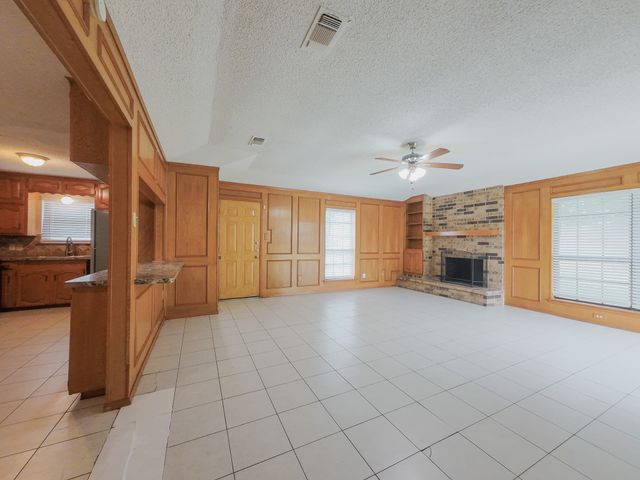 3704 Eastridge Drive, Haltom City, TX 76117
