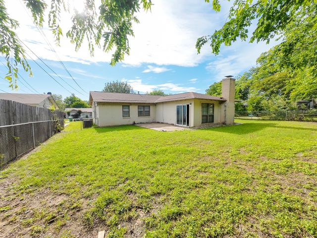 3704 Eastridge Drive, Haltom City, TX 76117