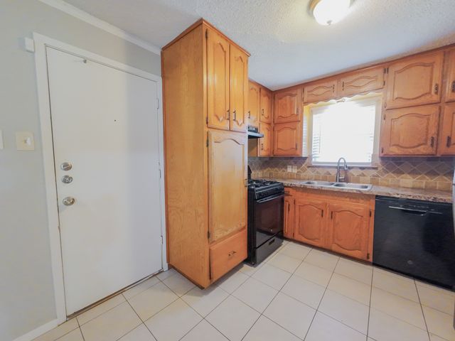 3704 Eastridge Drive, Haltom City, TX 76117