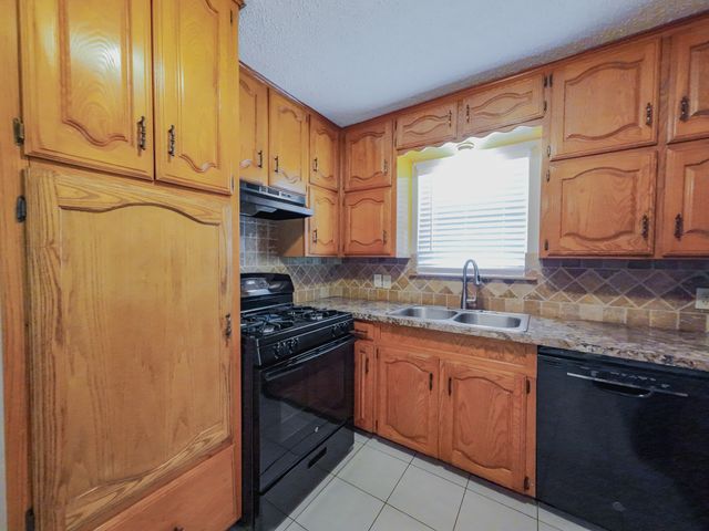 3704 Eastridge Drive, Haltom City, TX 76117