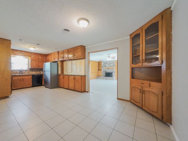 3704 Eastridge Drive, Haltom City, TX 76117