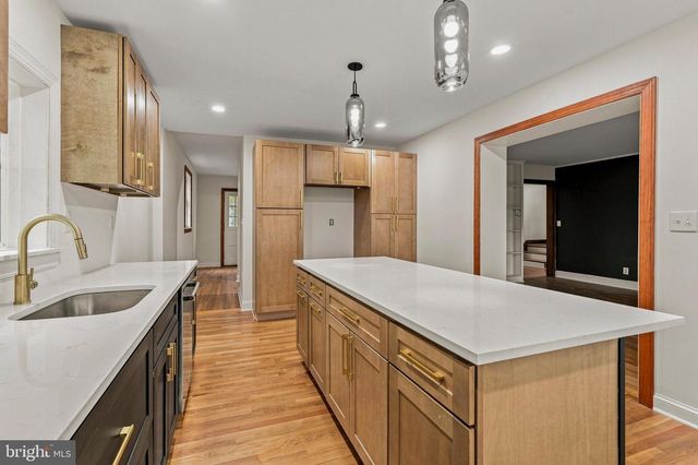 1006 26TH ST S, Arlington, VA 22202