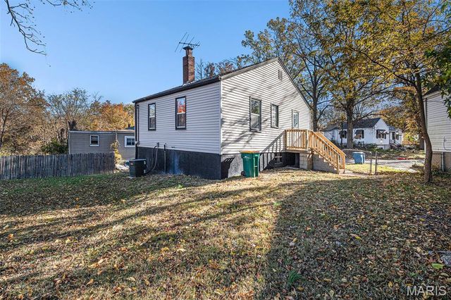 24 Lamar Drive, St Louis, MO 63136