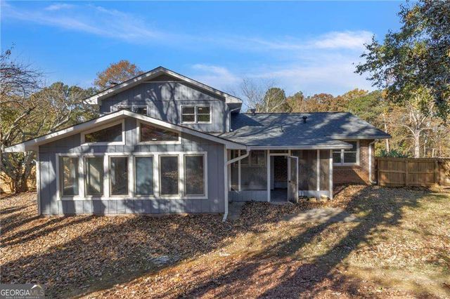 5618 Fern Creek Drive SW, Lilburn, GA 30047