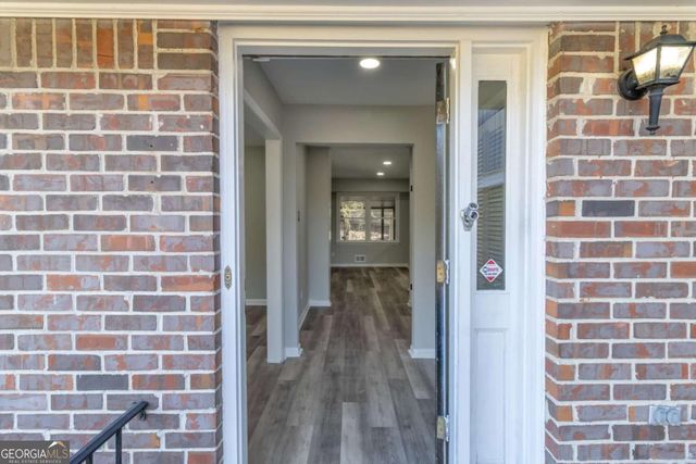 5618 Fern Creek Drive SW, Lilburn, GA 30047