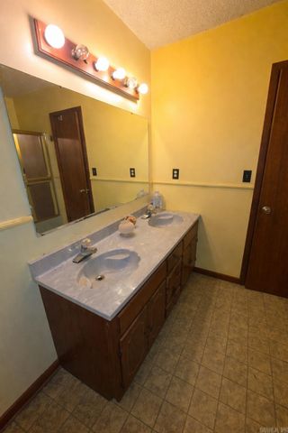 17 Anthony Lane, Conway, AR 72032