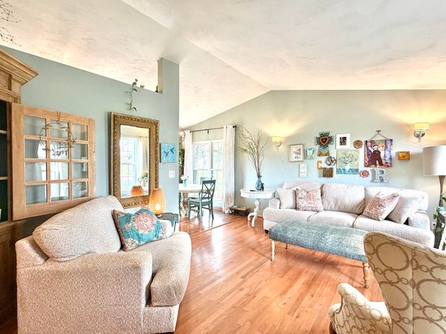 6219 Ashmont DR, Roanoke, VA 24018