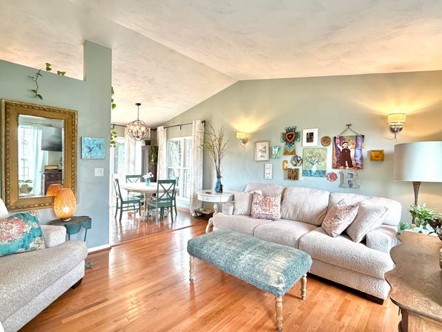 6219 Ashmont DR, Roanoke, VA 24018