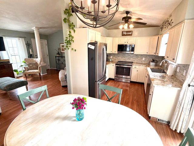 6219 Ashmont DR, Roanoke, VA 24018