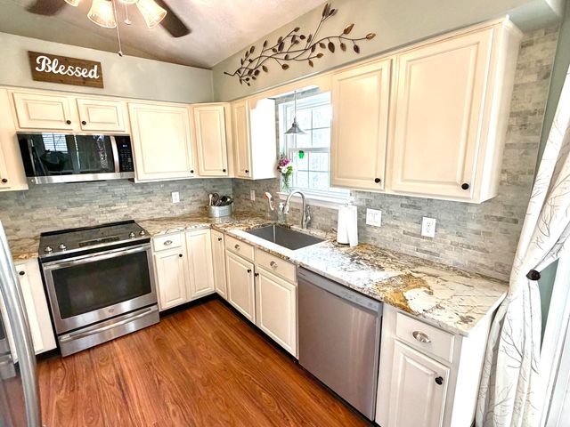 6219 Ashmont DR, Roanoke, VA 24018