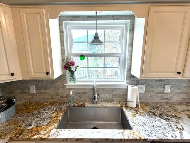 6219 Ashmont DR, Roanoke, VA 24018