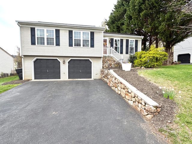 6219 Ashmont DR, Roanoke, VA 24018