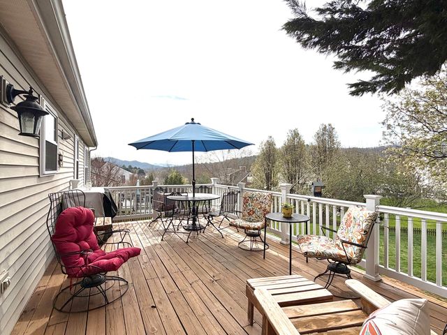 6219 Ashmont DR, Roanoke, VA 24018