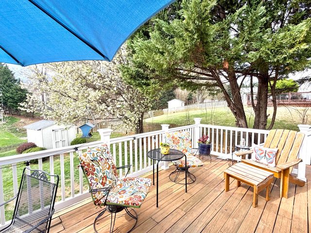 6219 Ashmont DR, Roanoke, VA 24018