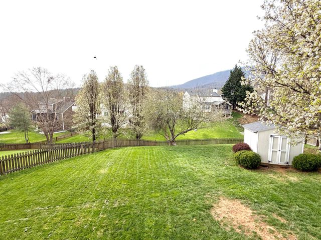 6219 Ashmont DR, Roanoke, VA 24018