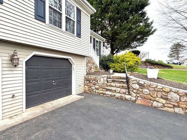 6219 Ashmont DR, Roanoke, VA 24018