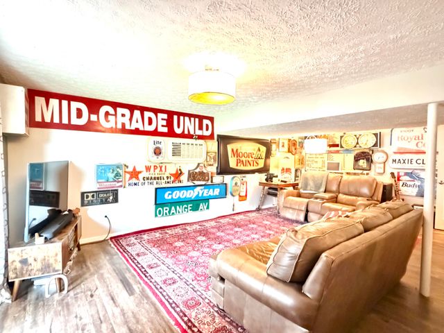 6219 Ashmont DR, Roanoke, VA 24018