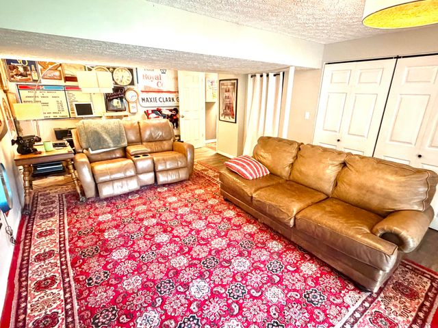 6219 Ashmont DR, Roanoke, VA 24018