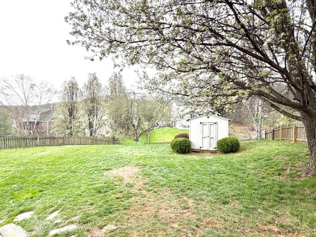 6219 Ashmont DR, Roanoke, VA 24018