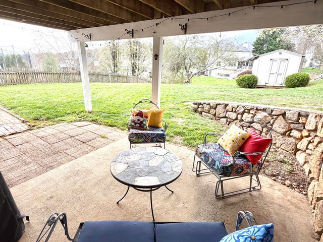 6219 Ashmont DR, Roanoke, VA 24018