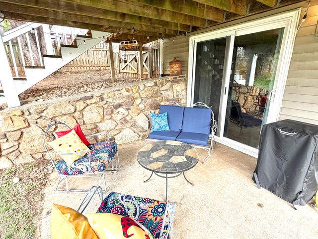 6219 Ashmont DR, Roanoke, VA 24018